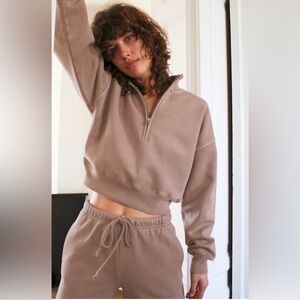 Aritzia Wilfred Free Cropped Quarter Zip
